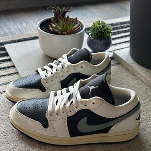 Air Jordan 1 Low - Jade Smoke